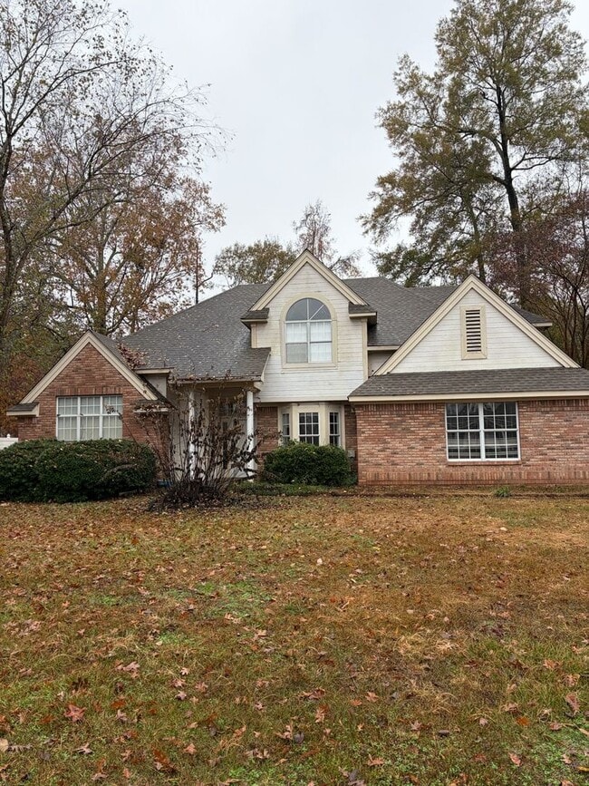 Building Photo - 2 story 3 bed/ 2.5 bath home