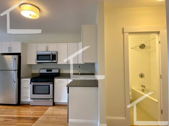 Building Photo - Nicely Renovated 2BR/1Bath in Brookline!