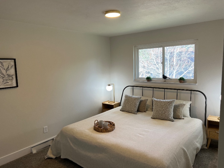 Building Photo - 8834 E Radcliff Ave