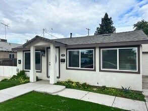 Building Photo - 3 Bedroom/2 Bath Home Located in Modesto