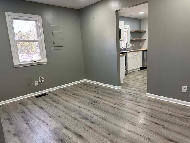 Building Photo - Charming 3 Bedroom 2 Bath for rent!!