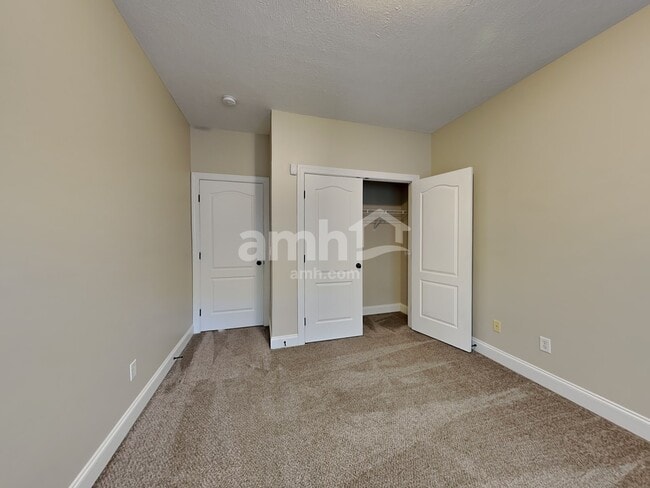 Building Photo - 824 Daybreak Dr