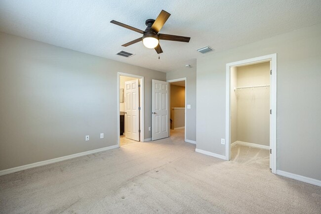 Building Photo - 7069 Woodchase Glen Dr