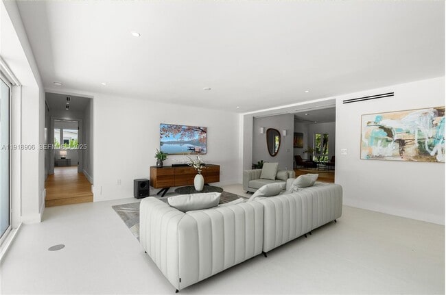 Building Photo - 45 NE 104th St