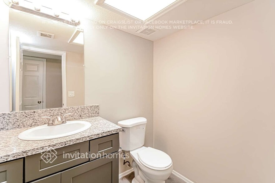 Building Photo - 5439 W North Ln