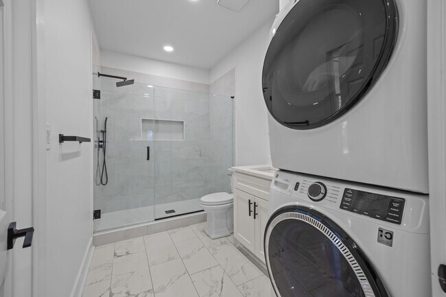 Building Photo - 8625 Cedarbrook Dr