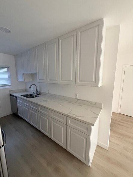 Building Photo - 940 S Venice Blvd