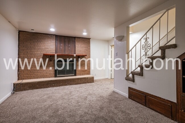 Building Photo - 4456 S Albright Dr