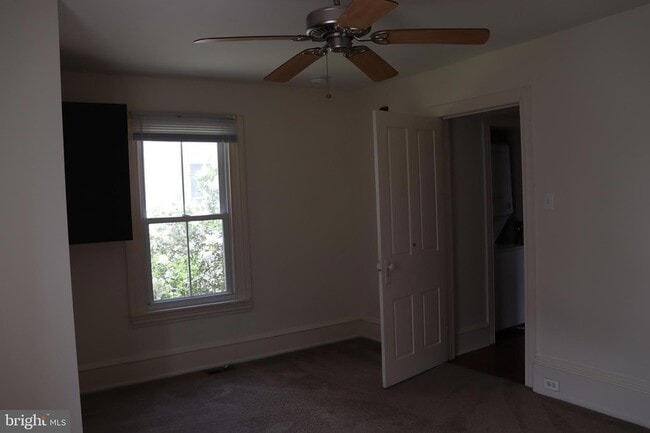 Building Photo - 421 Lyceum Ave