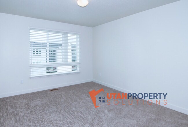 Building Photo - 1054 W 430 S