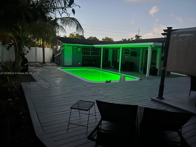 Building Photo - 4420 NW 30th Ct