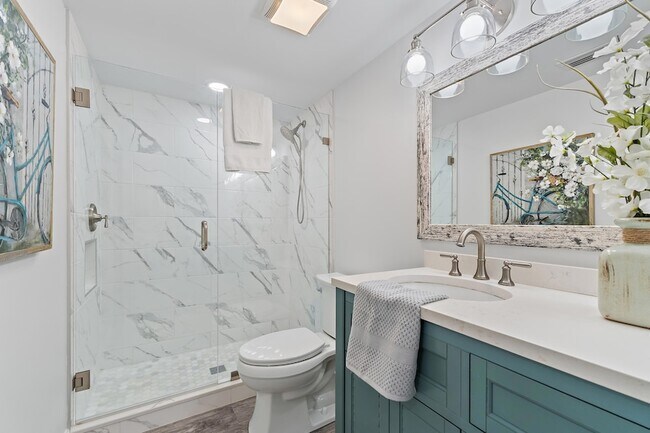 Building Photo - 275 Palm Ave