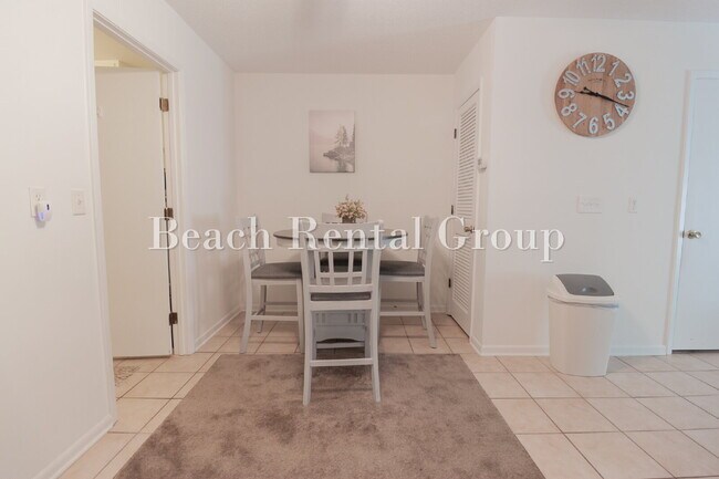 Building Photo - No HOA Furnished Townhouse close to Ocean