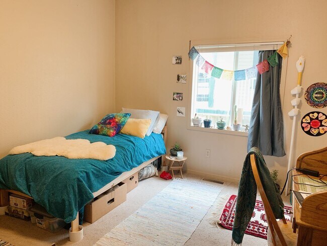 Building Photo - 313/315 Gladstone St