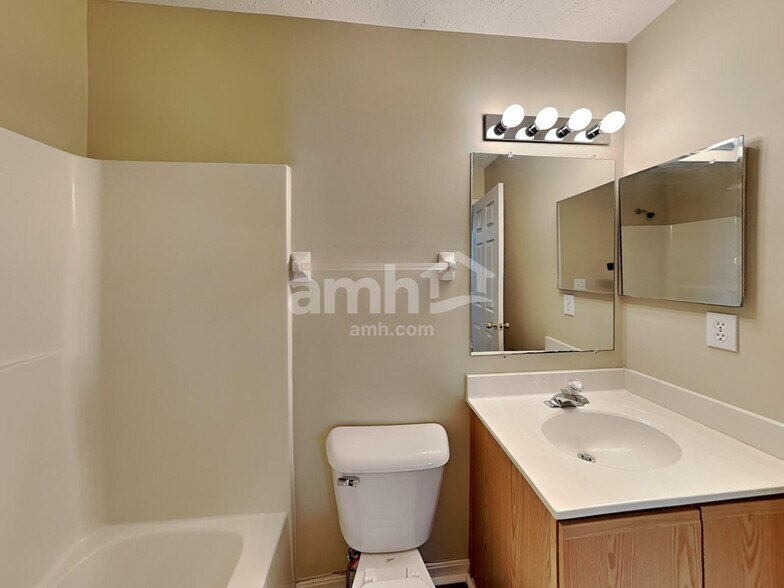 Building Photo - 2550 Allegro Ln