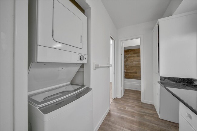 Building Photo - 1403 Blalock Rd