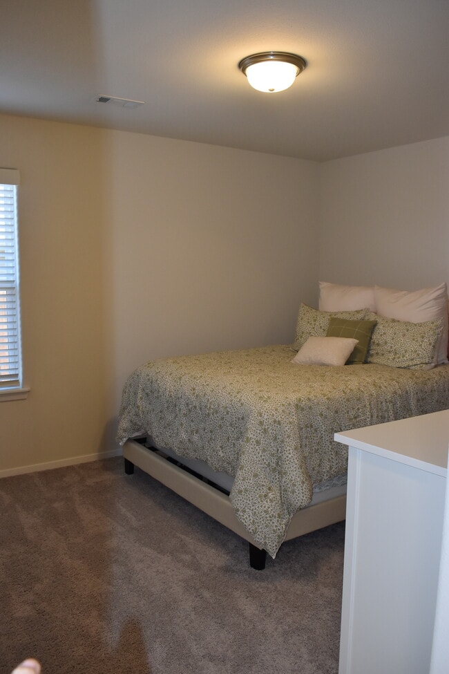 Building Photo - 515 Ashwood St