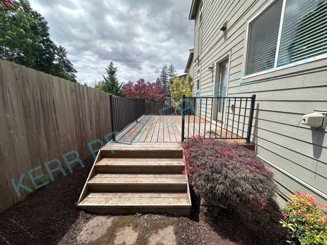 Building Photo - Spacious 3-Bedroom Townhouse with solar power in Happy Valley with 2.5 Bathrooms & 2105 Sq Ft of ...