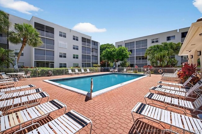 Building Photo - 1541 S Ocean Blvd