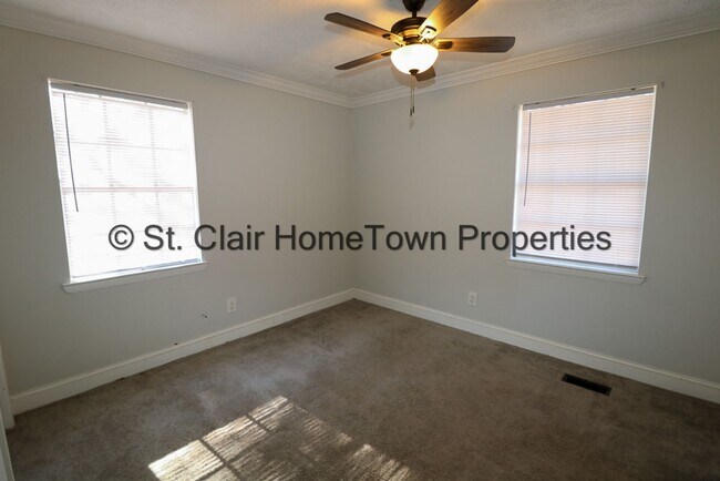 Building Photo - One level Home Close to Town