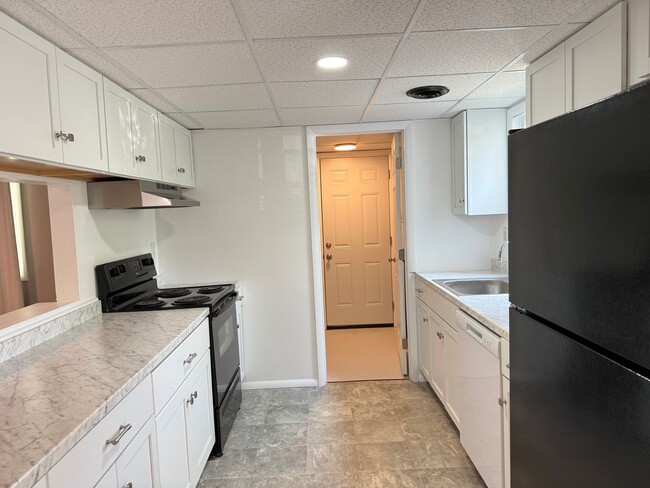Building Photo - 359 Greenland Dr