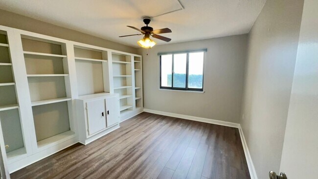 Building Photo - Newly Renovated Condo Located In Highly Desirable Area Of Forest Acres!