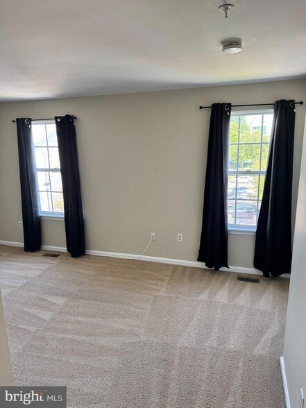 Building Photo - 8825 Goose Landing Cir