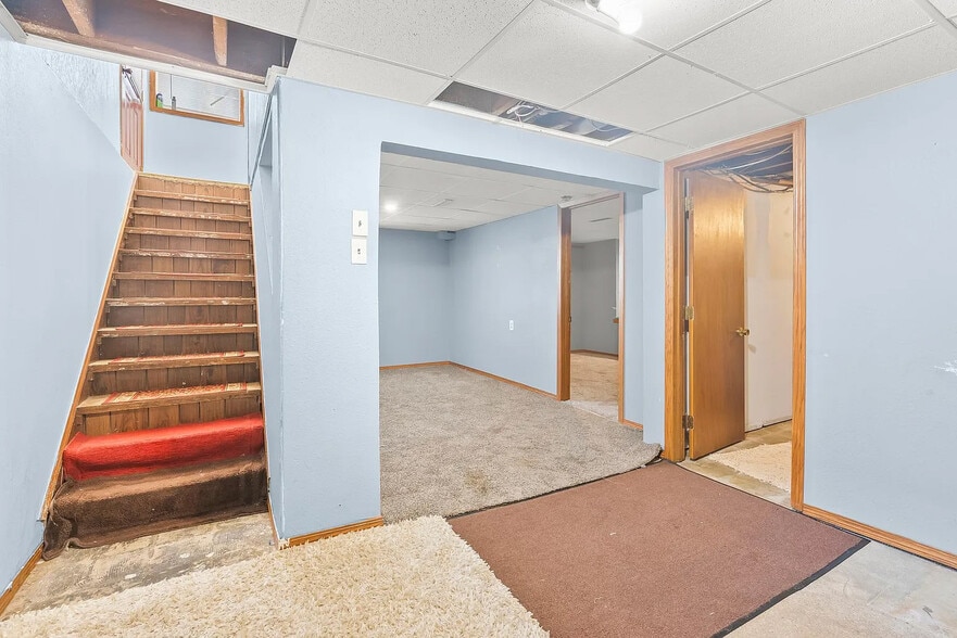 Building Photo - 1520 W 9th St