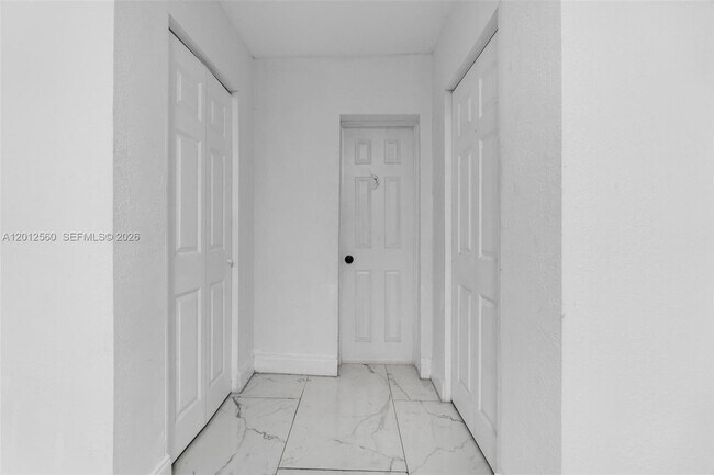 Building Photo - 4530 SW 25th St