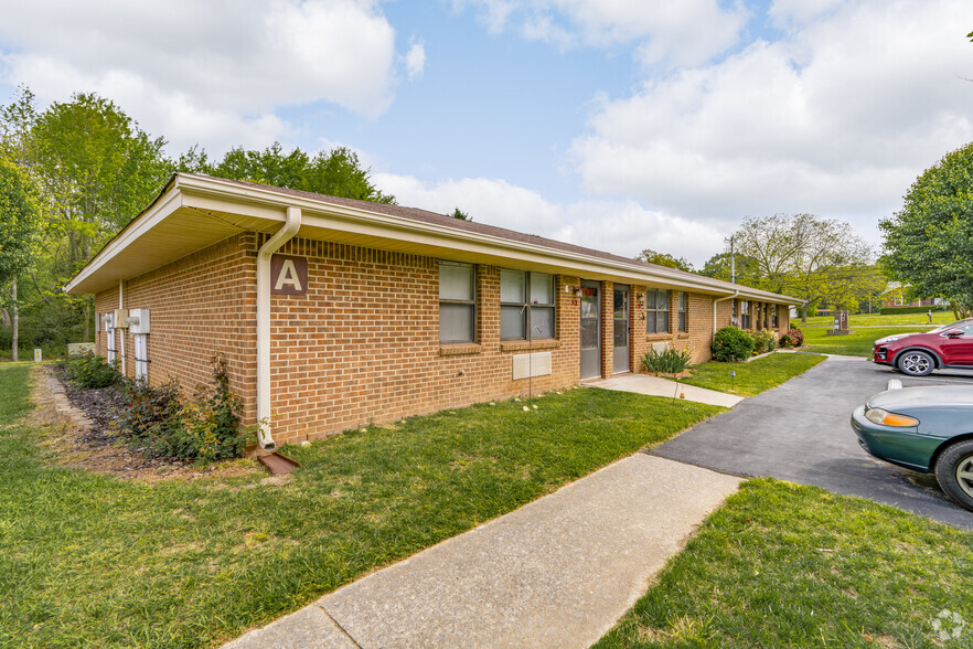 Primary Photo - Gatewood Village