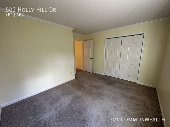 Building Photo - 502 Holly Hill Dr