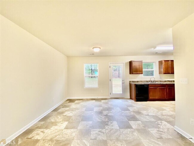 Building Photo - Wow! Like new, 3 bed, 2.5 baths, tile floo...