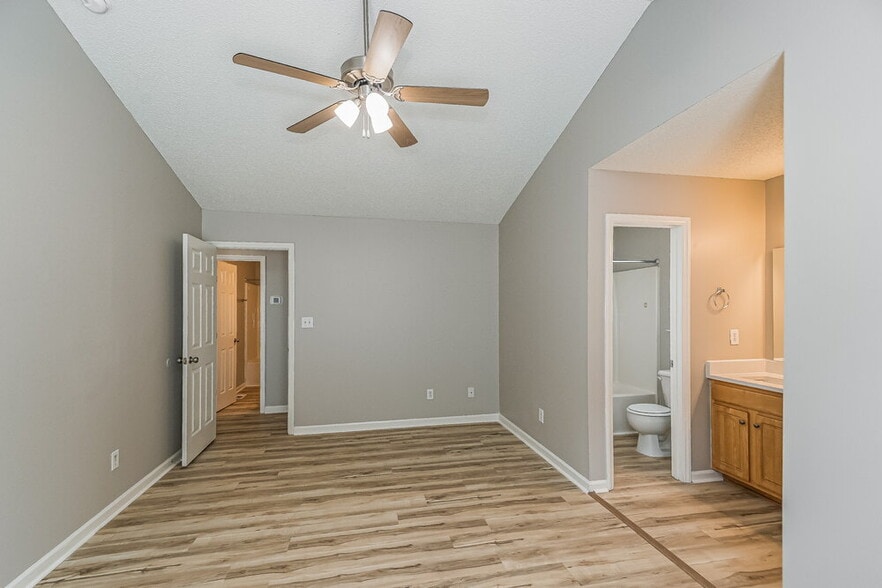 Building Photo - 1012 S Willhaven Dr
