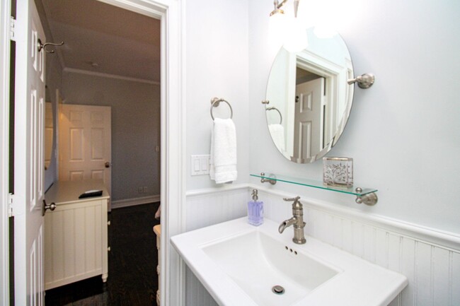 Building Photo - **STUNNING POOL HOME**4BEDS / 4.5BATHS**AQ...