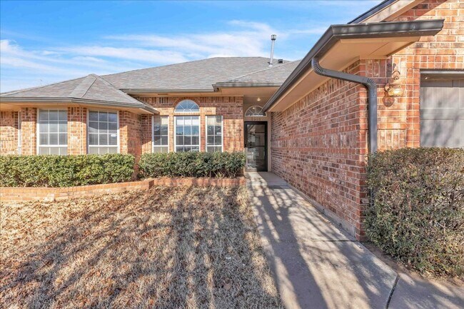 Building Photo - Look at this Bonus Room!!!