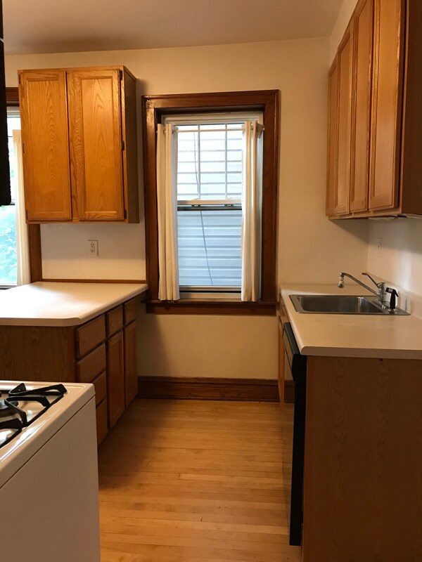 Building Photo - 2137 N Oakley Ave