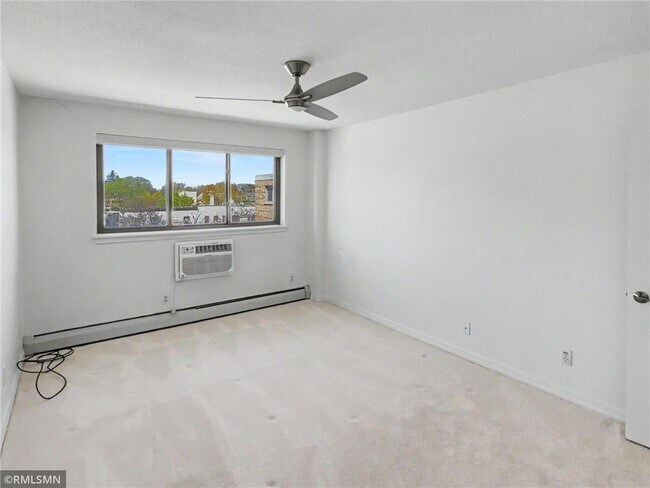 Building Photo - 2727 W 43rd St