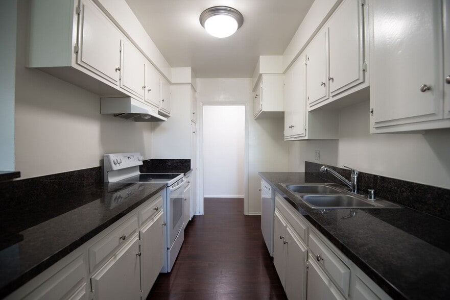Building Photo - 5036 Coldwater Canyon Ave