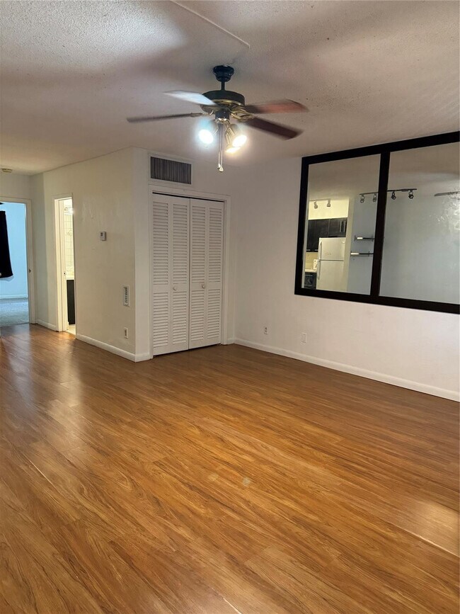 Building Photo - 6200 NE 22nd Way