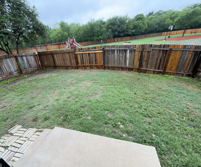 Building Photo - Beautiful 2 Story Home!