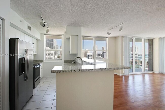 Building Photo - 1111 Brickell Bay Dr