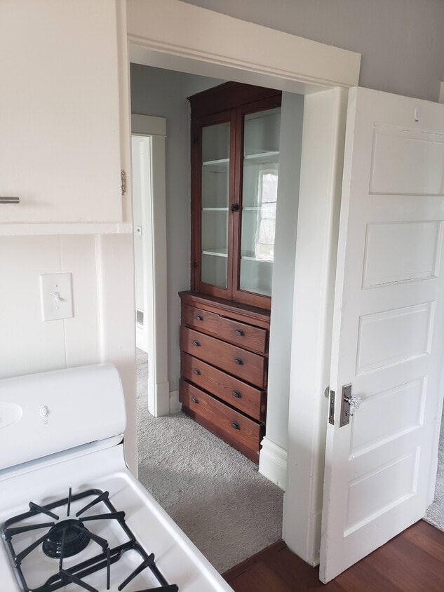 Built-In - 926 S 2nd St