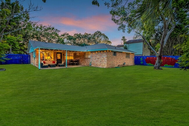 Building Photo - 11011 Sagewillow Ln
