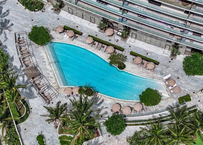 Building Photo - 18975 Collins Ave