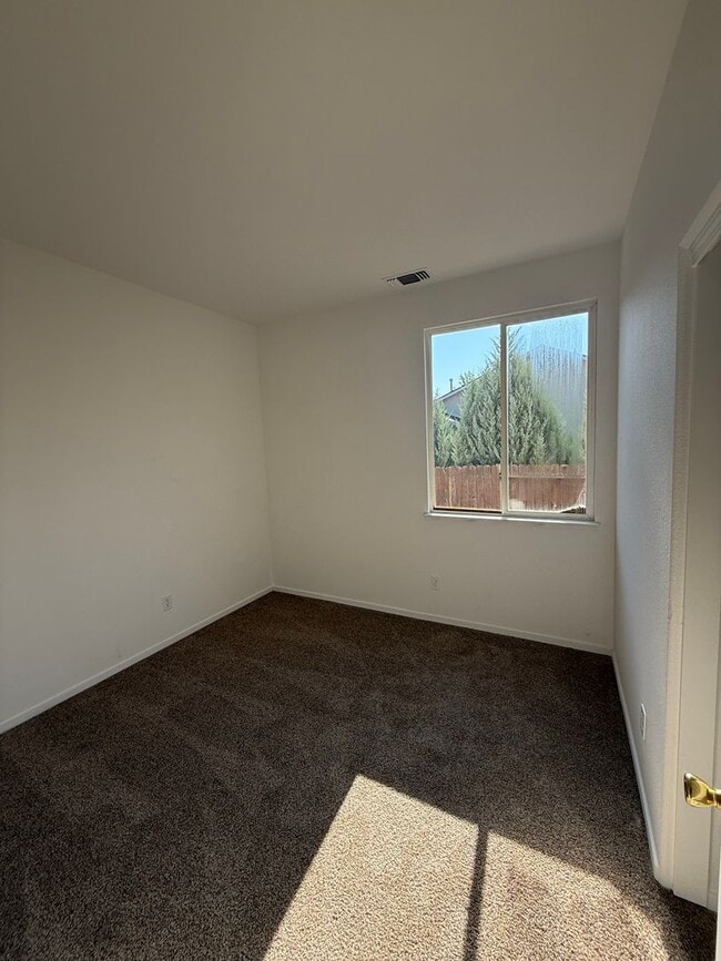 Building Photo - 20942 White Rock Dr