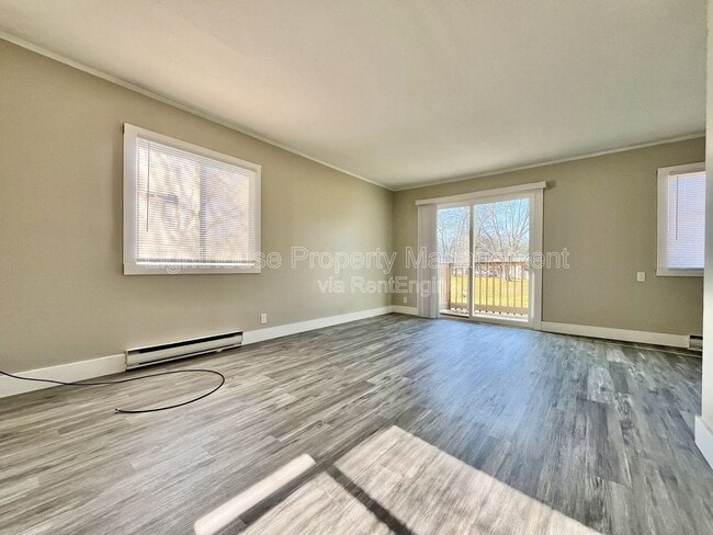 Building Photo - 1545 Carmil Dr