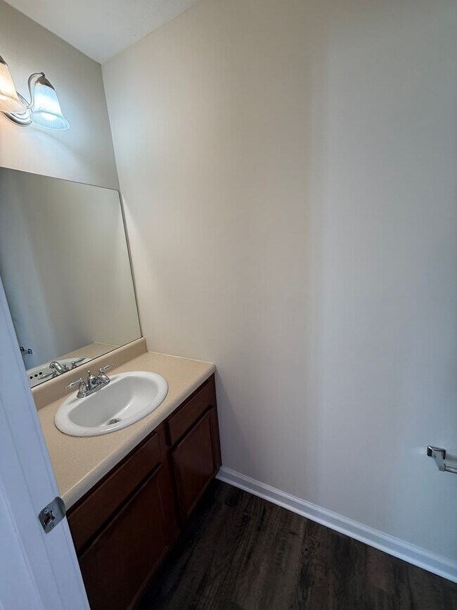 Building Photo - Charming 3 Bedroom 2.5 Bath townhome in Powell