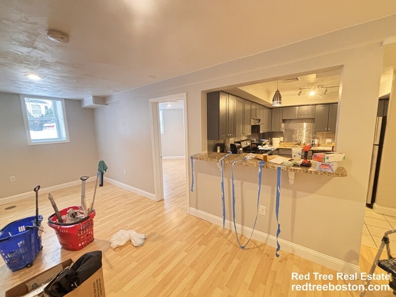 Building Photo - 10 Strathmore Rd