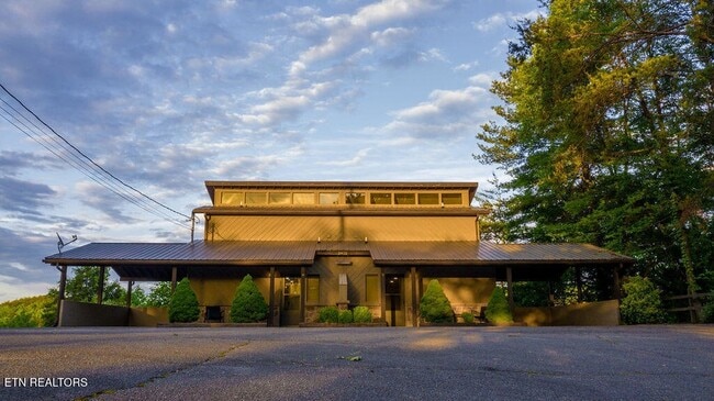 Building Photo - 3933 Dollys Dr