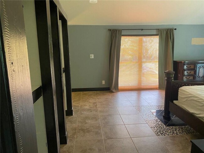 Building Photo - 1256 Chambers Rd